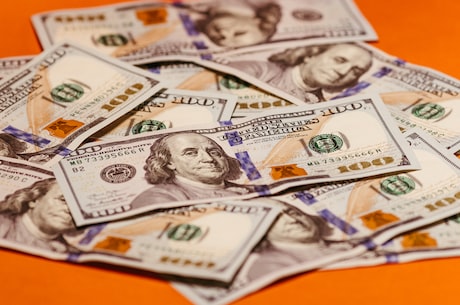 美元兑卢布汇率大涨：俄罗斯有何应对之策？